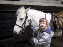 17-03-2001 Ellis en Cynthia eertse keer paardrijden