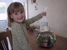 06-07-2002 Mariska krijgt goudvis