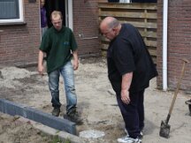06-06-2009 Voortuin opnieuw betegelen