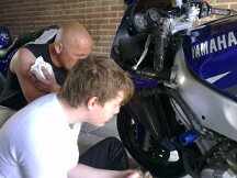 20-04-2013 Kleine beurt Yamaha Thundercat van Thijs bij Ben